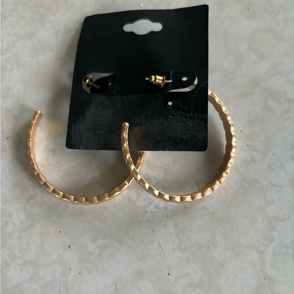 Mia and Tess necklace and earrings - Picture 3 of 4